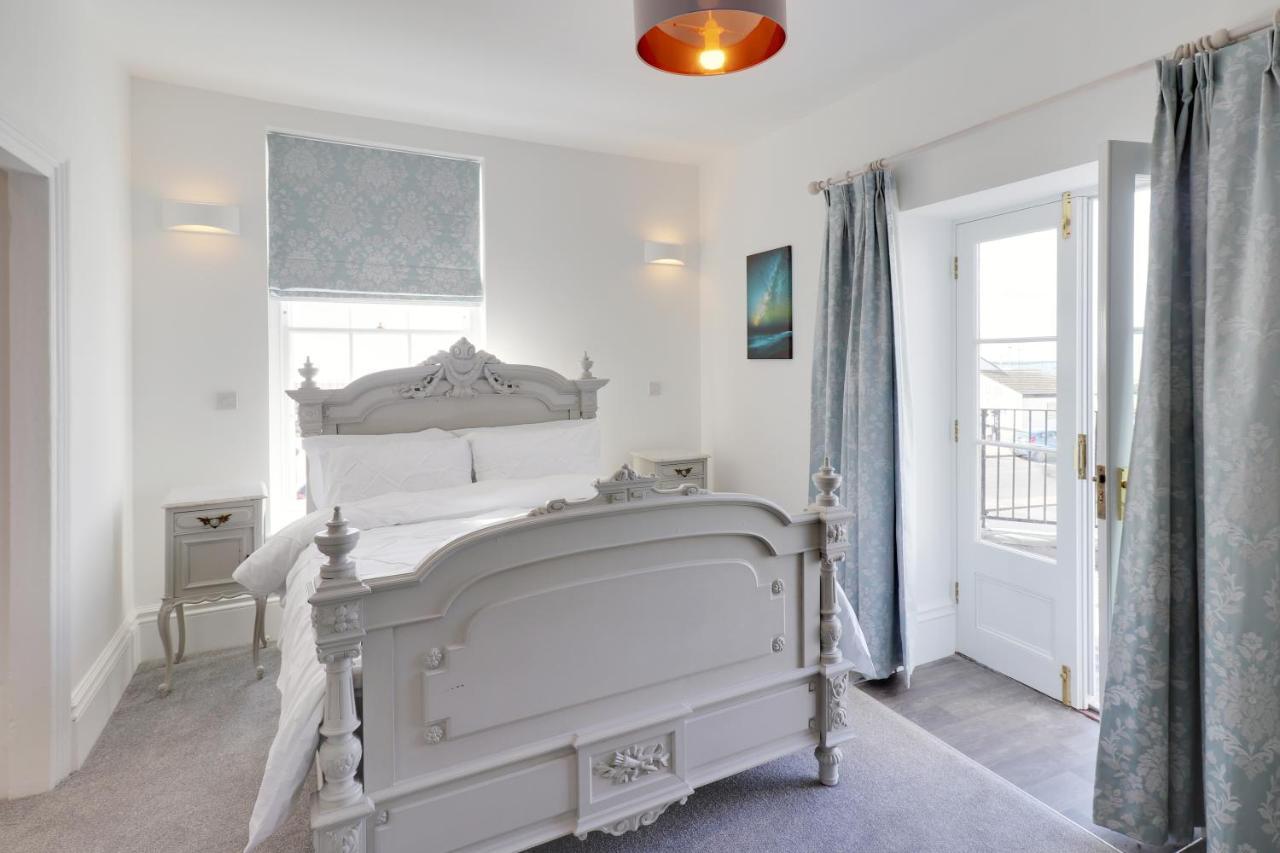 Master Accommodation Suite 2 Sea View With Balcony Hastings Dış mekan fotoğraf